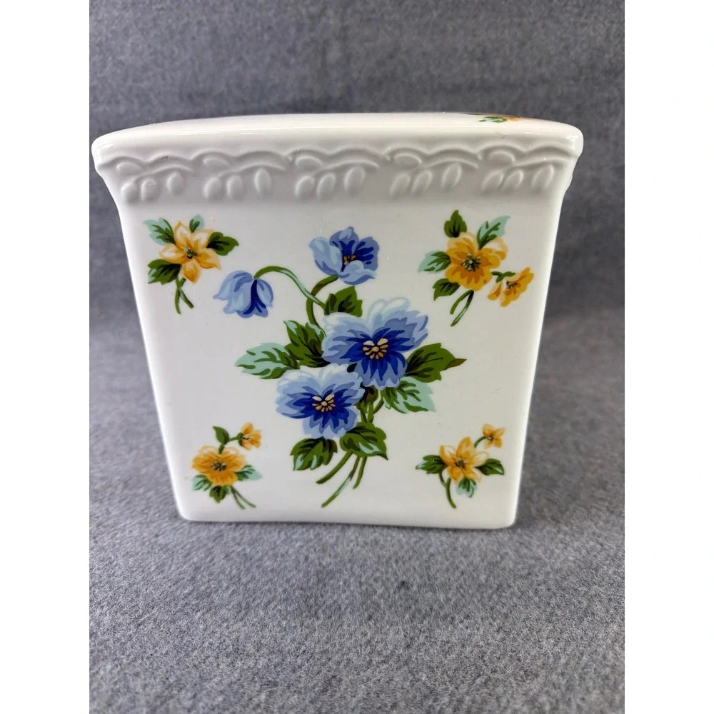 Liz Claiborne Just Picked Tissue Box Cover White‎ Blue Yellow Floral Ceramic VTG